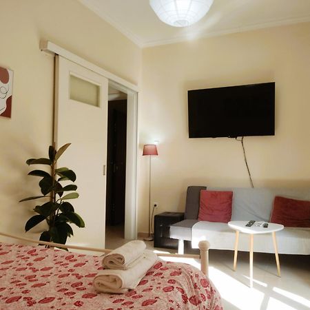 Next To Metro! Bright Apartment With Fully Equipped Kitchen Athén Kültér fotó