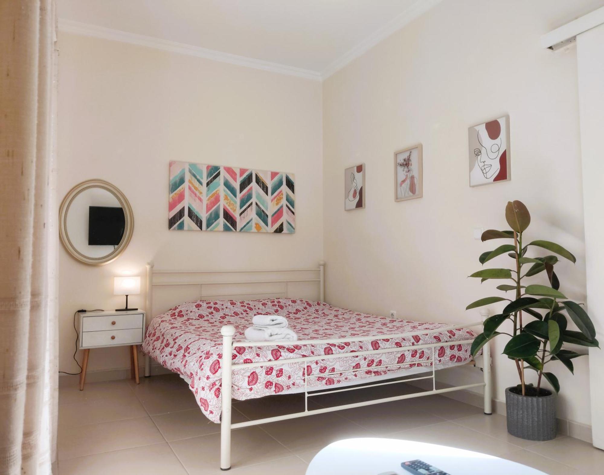 Next To Metro! Bright Apartment With Fully Equipped Kitchen Athén Kültér fotó